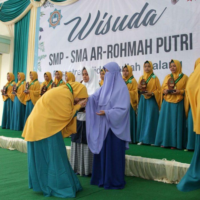 SMP Ar Rohmah Putri Malang: Membangun Generasi Unggul Berakhlak Mulia