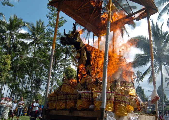 Pengertian Tradisi Ngaben dalam Agama Hindu dan Tujuannya