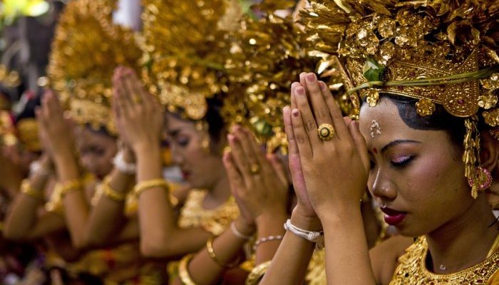 Agama Mayoritas di Provinsi Bali, Sejarah, dan Tradisinya