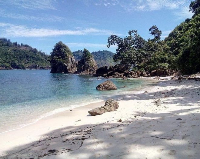 Pantai Wedi Putih Kebumen: Lokasi, Daya Tarik, HTM, dan Cara ke Sana