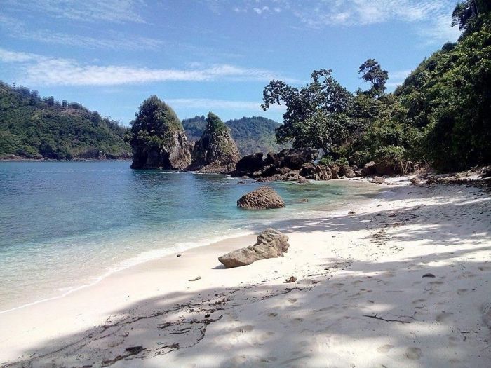Pantai Wedi Putih Kebumen: Lokasi, Daya Tarik, HTM, dan Cara ke Sana