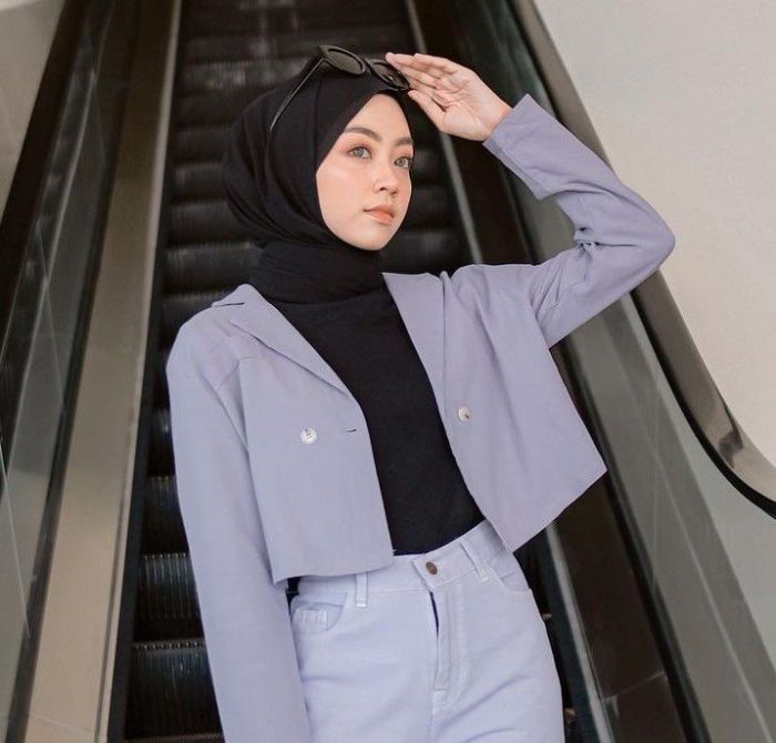 Hijab lilac outfit belongs creates gradation Hijab lilac outfit belongs creates gradation