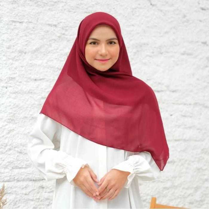 Baju Maroon Cocok dengan Jilbab Warna Apa? Paduan Ideal 2 Baju Maroon Cocok dengan Jilbab Warna Apa? Ini Paduan Warna yang Sesuai