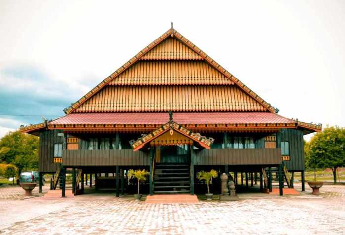 3 Rumah Adat Sulawesi Tengah Keunikan Memikat 2 3 Rumah Adat Sulawesi Tengah dan Fakta Keunikannya