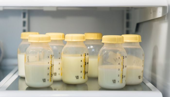 Berapa Lama ASI Bertahan dalam Dot? Ini Tip Menyimpannya agar Awet