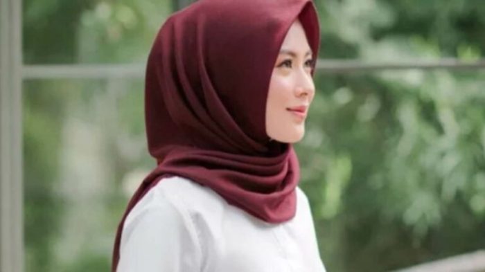Baju Burgundy Cocok dengan Jilbab Warna Apa? Rekomendasi 3 Baju Burgundy Cocok dengan Jilbab Warna Apa? Ini Rekomendasinya