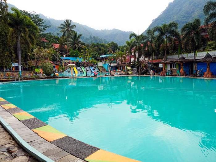 15 Tempat Wisata Majalengka Terbaru Yang Lagi Hits Kolam Renang Tirta Indah Majalengka untuk Rekreasi Keluarga