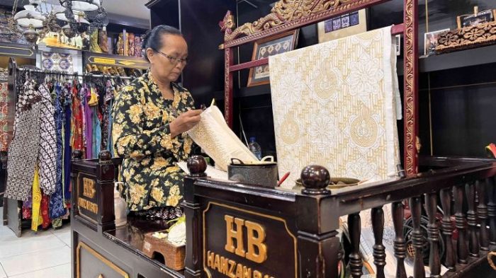 5 Merk Batik Terkenal Berkualitas di Indonesia Unggulan 3 5 Merk Batik Terkenal Berkualitas di Indonesia