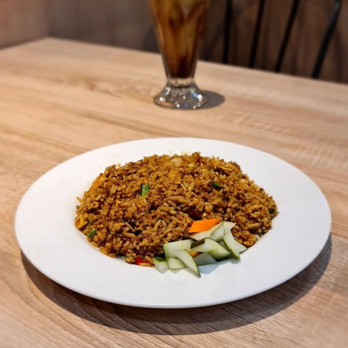 Isi Nasi Goreng Modern Solaria yang Direkomendasikan 4 Isi Nasi Goreng Modern Solaria yang Direkomendasikan untuk Dicicipi