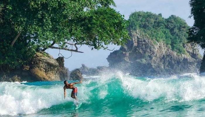 Pantai Wedi Awu Malang: Lokasi, HTM, Daya Tarik, dan Aktivitasnya