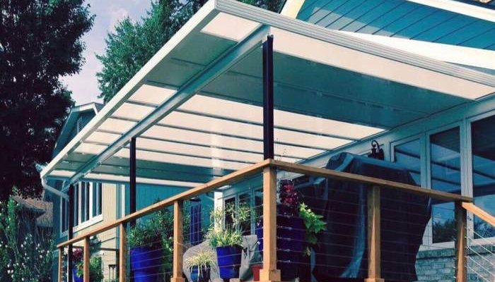 8 Atap Transparan Terbaik untuk Halaman Rumah
