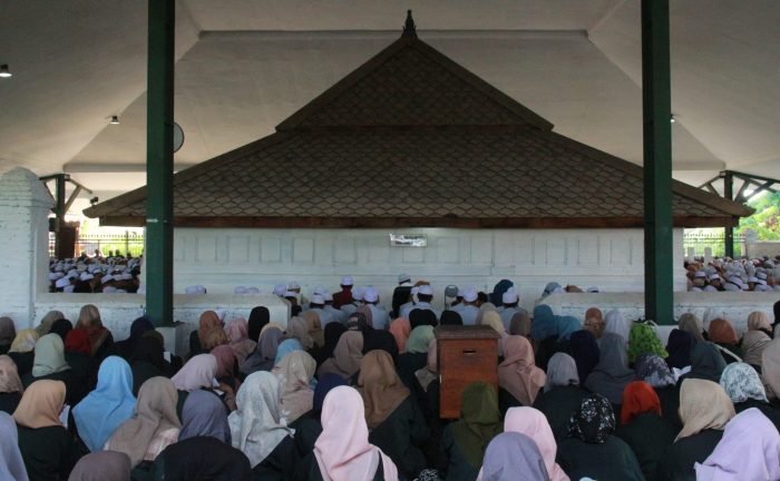 Makam Sunan Drajat Wisata Religi di Lamongan 2 Makam Sunan Drajat: Tempat Wisata Religi di Lamongan, Jawa Timur