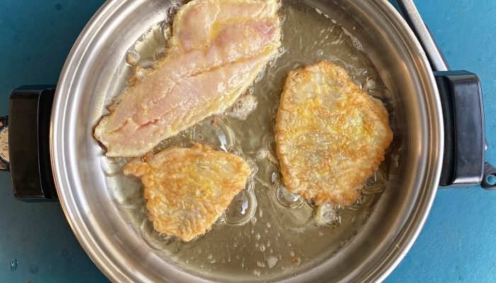5 Tips Menggoreng Lele agar Tidak Melengkung dan Bisa Matang secara Merata