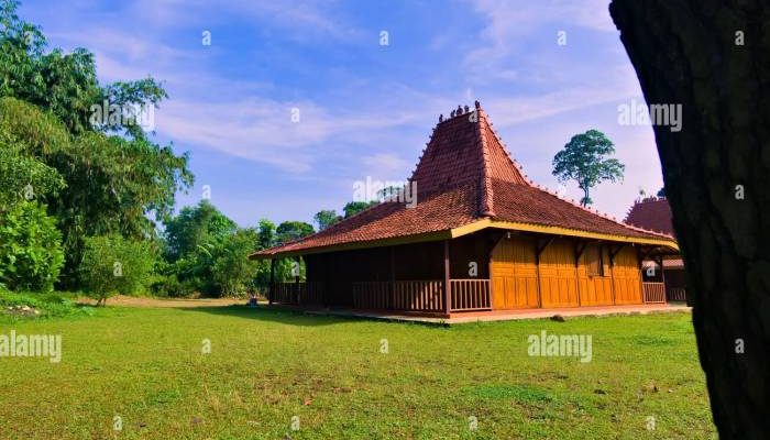 Mitos Rumah Menghadap Kiblat dalam Tradisi Jawa dan Kehidupan Modern