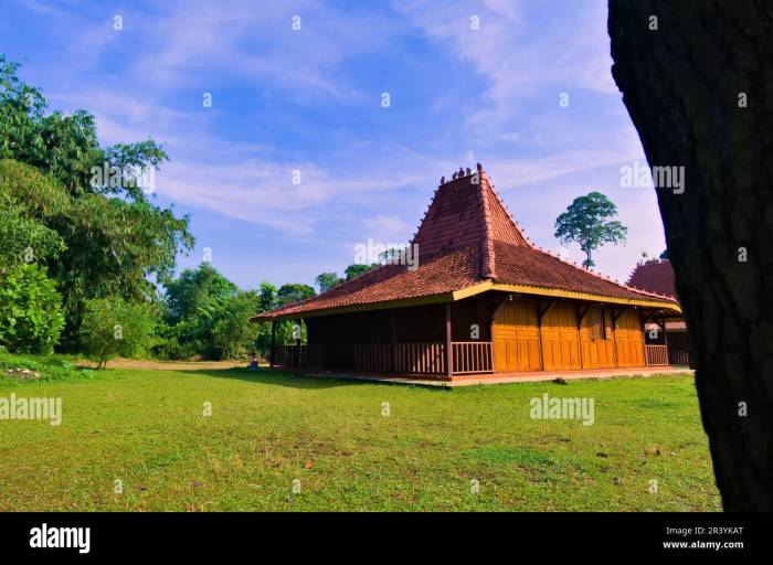 Mitos Rumah Menghadap Kiblat Jawa, Modernitas, Makna 3 Mitos Rumah Menghadap Kiblat dalam Tradisi Jawa dan Kehidupan Modern