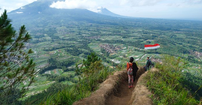 Wisata Gunung Telomoyo Magelang: Lokasi, Daya Tarik, HTM, dan Aktivitasnya